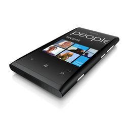 Lumia 800 er den første Nokia-mobilen med Windows Phone.