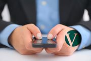 Les Venstre vil fjerne mobilskatten