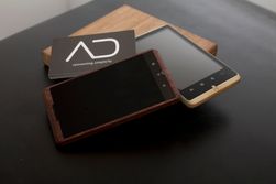 Telefonen vil bli solgt gjennom forhandlere som fokuserer på design. (Foto: ADzero)