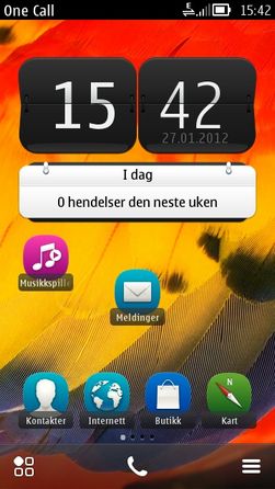 Hovedskjermene glir raskt mellom hverandre, men utseende er ikke spesielt moderne.