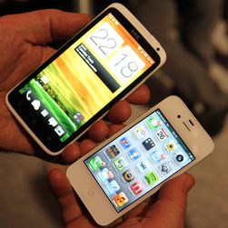 One X har mye større skjerm enn iPhone, men de fleste kan betjene den med én hånd.