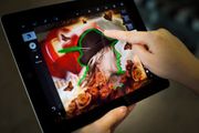 Les Lanserer Photoshop Touch for iPad 2