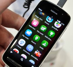 Slik ser applikasjonsmenyen i dagens Symbian ut. Ikonene har blitt rundere og menyen glir litt bedre enn før.