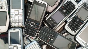 Brukte mobiltelefoner utgjør en trussel mot miljøet. Bare hver tiende blir resirkulert.