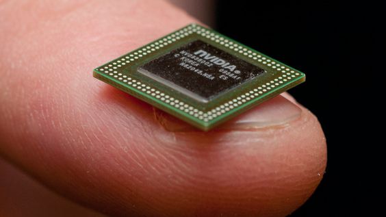 Nvidias Tegra 3-brikke har omtrent 600 000 ganger så mye regnekraft som ENIAC hadde, med sine 18 000 radiorør og omtrent 27 tonns tyngde.