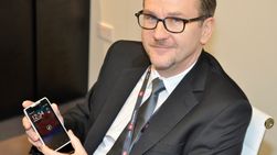 Da vi slo av en prat med Motorolas Europa-sjef Ralph Gerbershagen antydet han ganske sterkt at en europeisk Razr Maxx var på vei.