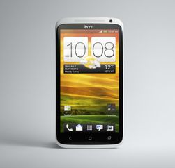 HTC One X har fysiske snarveistaster, selv om Google har lagt opp til at snarveiene skal flyttes til skjermen i Android 4.