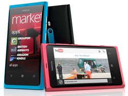 Europeiske operatører mener Lumia-telefonene er for dyre og for dårlige sammenliknet med iPhone- og Galaxy-modellene. Dette er Lumia 800.