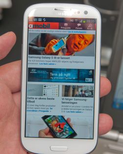 Nettleseren i Galaxy S III går helt til toppen hvis du tapper øverst på telefonen.