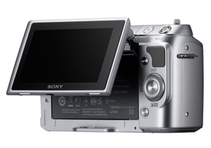 Sony NEX-F3 har 180-graders vendbar skjerm.