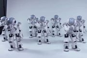 Les Se robotene danse til «Thriller»