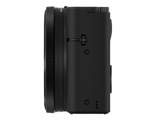Sony DSC-RX100 sett fra siden.