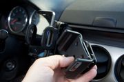Les Smart mobilholder som ikke ødelegger interiøret