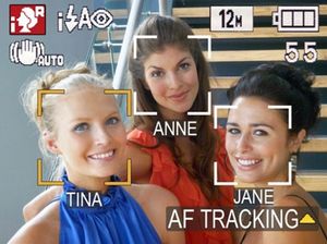 Ansiktsgjenkjenning på et kompaktkamera.