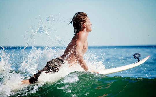 JVC Adixxion på surfebrettet.