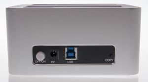På baksiden finner du en av/på-knapp, en strøminngang, en USB 3.0-port og en «Copy»-knapp.