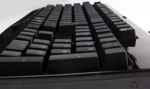 Mekaniske tastaturer er tykkere enn membrantastaturer.