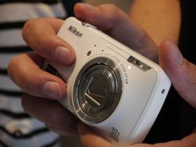 Nikon Coolpix S800c.