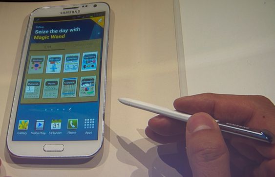 Slik ser Galaxy Note II ut på nært hold. .