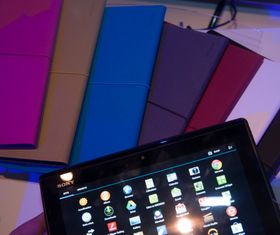 Sony lager deksler i mange farger til Xperia Tablet S.