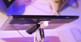Slik ser Xperia Tablet S ut fra baksiden.