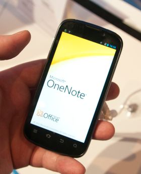 Microsofts One Note følger med som notatapplikasjon.