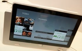 Acer har laget en ladestasjon til W700.