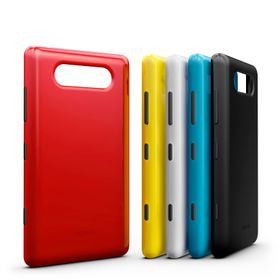 Det er mulig å bytte batterideksel på Lumia 820.