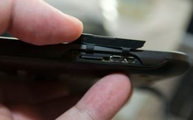 Hva er vel et nettbrett uten USB 3.0-tilkobling? MicroSD-porten ser du ved siden av.