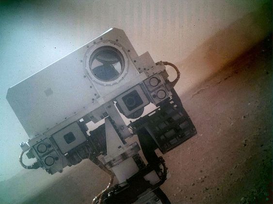 MYE OPPMERKSOMHET: Dette selvportrettet ga Curiosity mye oppmerksomhet på nett i begynnelsen av september. Det store «øyet» er kjøretøyets laser.