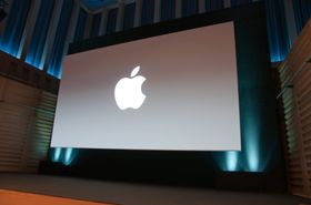 Stille før stormen. Fra storskjermen ved Apples pressearrangement ved Kings Place i London.