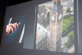 En ny funksjon i iOS 6 lar deg fly over bygninger i 3D.