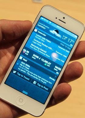 Facebook og Twitter har fått svært sentrale plasser i nye iOS.