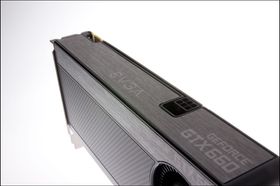 GTX 660 trenger én strømkontakt.