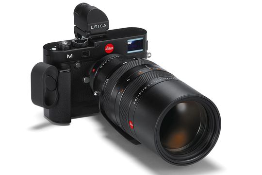 Leica M med elektronisk søker, ekstra grep og Leica R-objektiv.