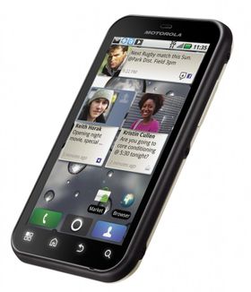 Gode smarttelefoner som er beskyttet mot fukt eller helt vanntette har blitt en trend. Den trenden var det Motorola som startet.