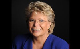 Viviane Reding er ikke fornøyd med hvordan Apple unngår å fortelle om hvordan garantier fungerer i EU.