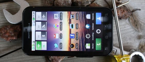 Motorola Defy+.