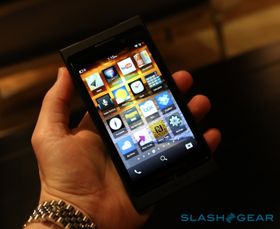 Nye BlackBerry 10 ser ut til å få en positiv men avventende respons fra verdens teknopresse. Vi tror operativsystemet blir en hit, så lenge ikke RIM har lagt inn så mange sikkerhetstiltak at telefonene blir vanskelige å bruke til tross for et godt operativsystem.