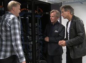 Fra venstre: Hans Eide, gruppeleder for vitenskapelig databehandling ved UiO, Ole Petter Ottersen, rektor ved UiO og Lars Oftedal, IT-direktør ved UiO sammen med Abel.