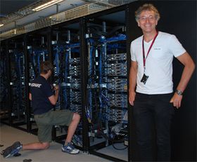 IT-direktør Lars Oftedal under installeringen av Abel tidligere i år.
