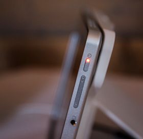 Iconia W700 var litt tykkere enn W510. Med tnake på at den kommer med en Core i5-prosessor og 8 timers batteritid lar vi det gå.