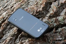 Slik ser LG Nexus 4 ut på baksiden, ifølge det russiske nettstedet Tech.onliner.by.