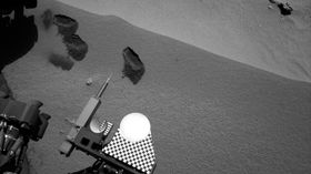Her har Curiosity etterlatt seg tre «bitemerker» på bakken.