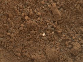 Denne hvite flekken er faktisk en naturlig del av Mars, og ikke rester fra NASA-ekspedisjonen.