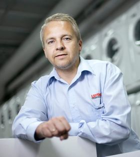 Trond Samuelsen, direktør i Lefdal Elektromarked.