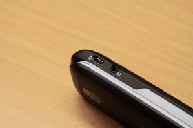 Hodetelefonutgangen bruker ikke standard 3,5 mm utgang.