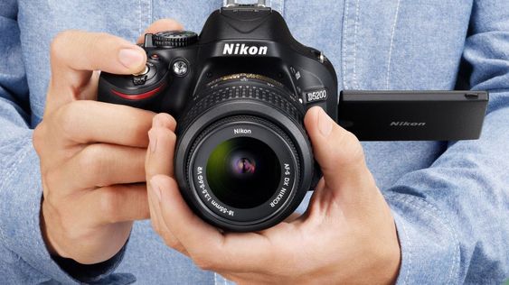 Nikon D5200 i trygge hender.