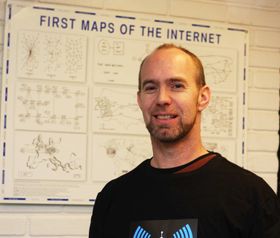 Erik Hjelmås er førstermanuensis på Drift av nettverk og datasystemer.