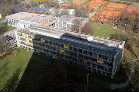 UBEGRIPELIG: Ferenc Krausz ved Max Planck-instituttet i Tyskland har målt det korteste intervallet noen sinne, tiden det tar for et elektron å skifte bane i et atom.